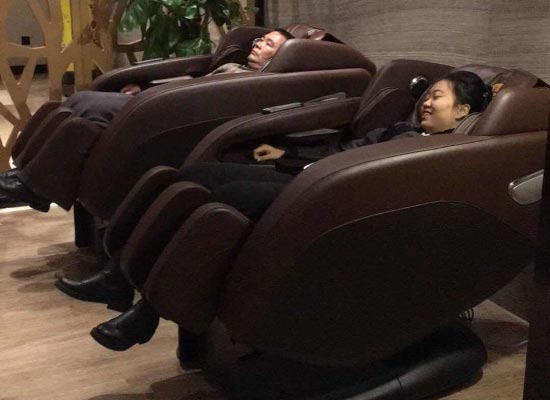 按摩椅翻新换皮价格多少（按摩椅皮子翻新多少钱长沙）